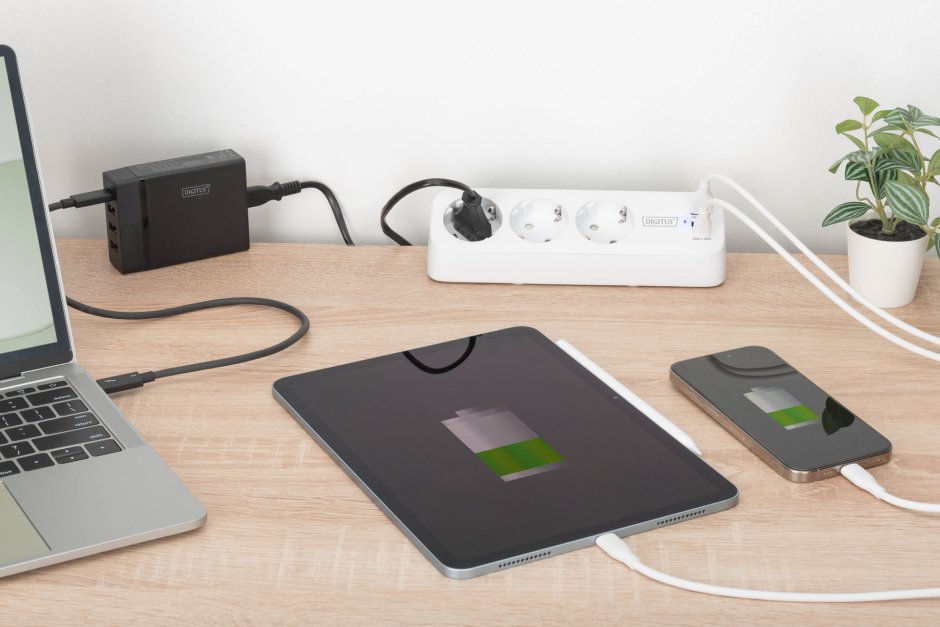 Imagine Prelungitor cu 3 x Schuko + 2 x USB-A + 1 x USB-C cu montare birou Alb 1.5m, Digitus DA-70626