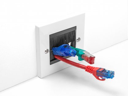 Priza pentru organizarea cablurilor 86 x 86 mm cu perii, Delock 66491